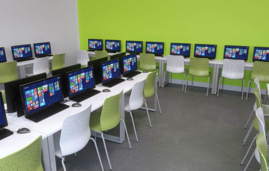 Les mobiliers connectés de Cloud Connect pour bureaux et salles de classe